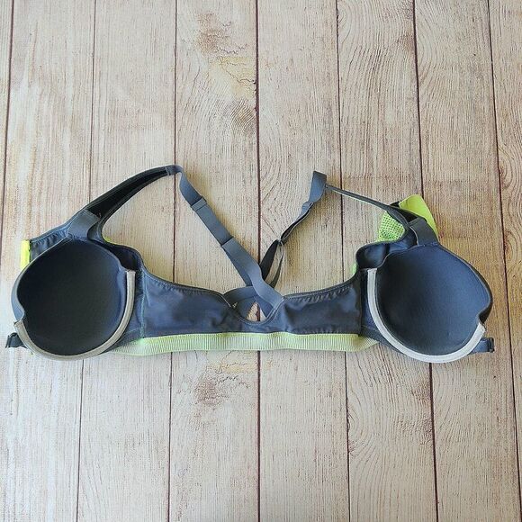 Victoria's Secret VSX Knockout Front Closure Sports Bra - Picture 8 of 11